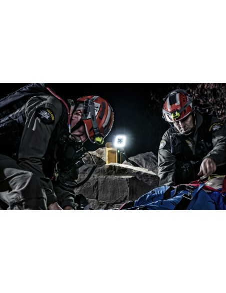 Peli Flashlight 9050